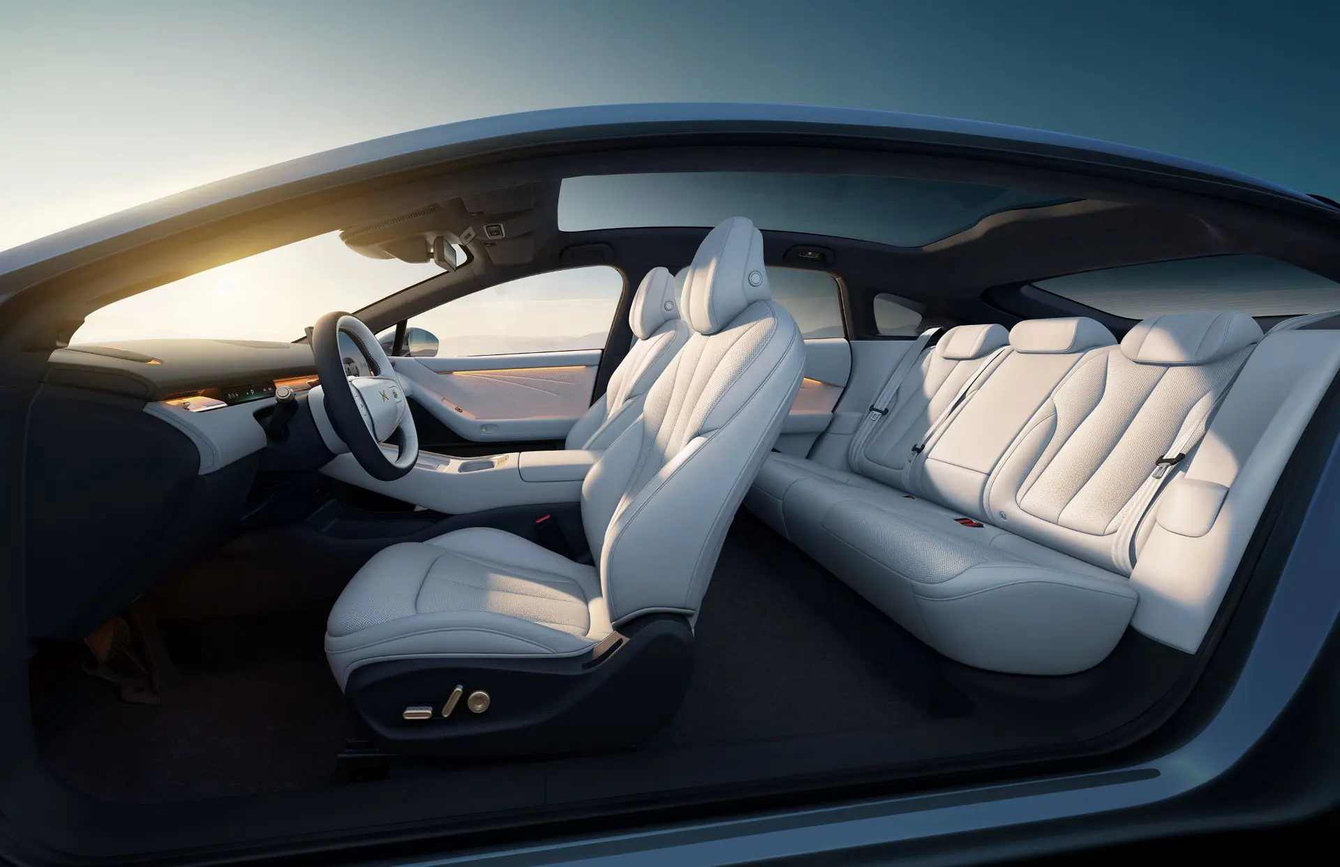  Runsaasti tilaa matkustajille ja matkatavaroille