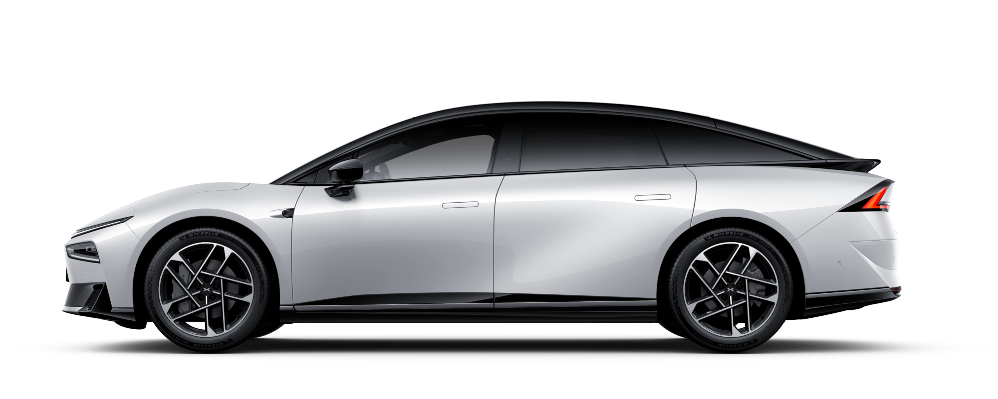 P7+ RWD Long Range - Arctic White Exterior